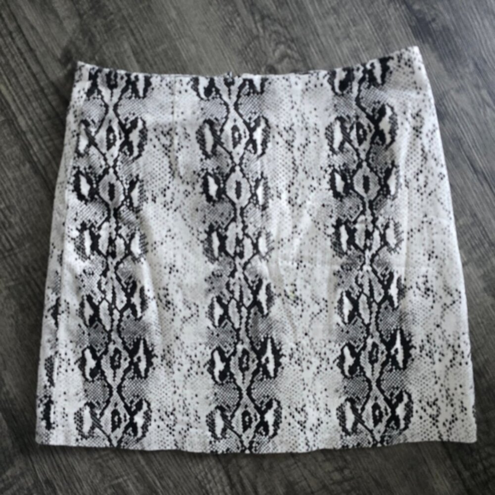 MOD Black and Gray Mini Pencil Skirt for Cocktail Nights